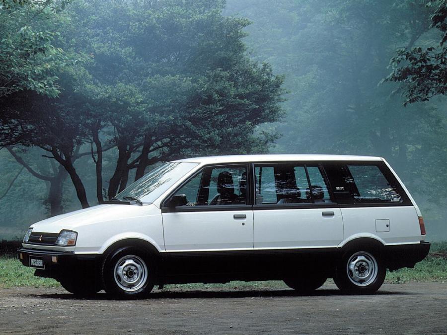  Mitsubishi Space Wagon 1983 года  (фото 6 из 6)